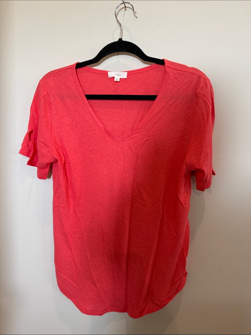 Everyday V-Neck Short Sleeve Tee in Coral